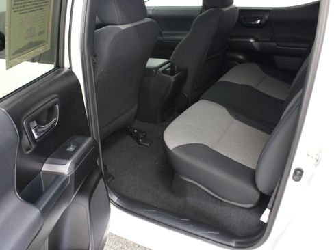 Used 2020 Toyota Tacoma TRD Off-Road w/ Technology Package AWD/4WD image 26