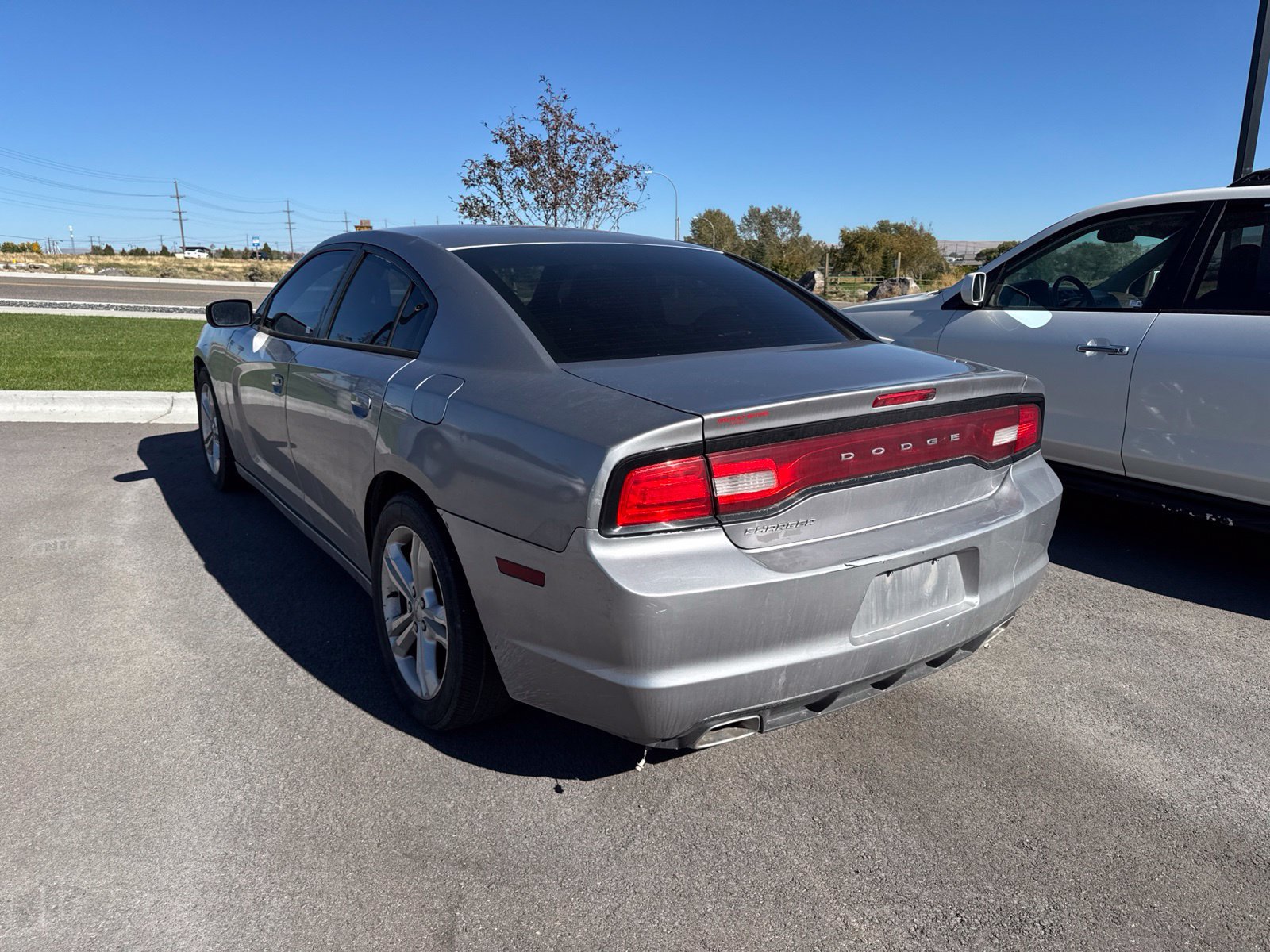 Used 2013 Dodge Charger SE RWD image 3