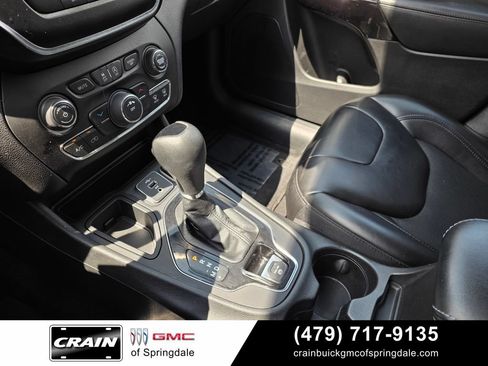 Used 2021 Jeep Cherokee Latitude Plus FWD image 20