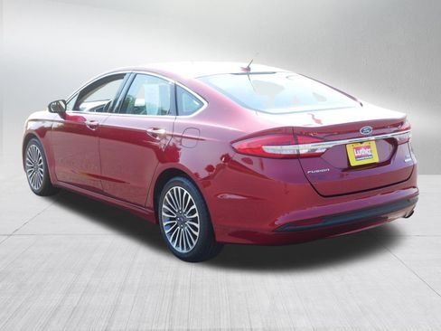 Used 2017 Ford Fusion SE w/ Fusion SE Technology Package FWD image 5