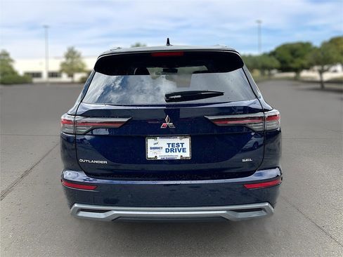 New 2025 Mitsubishi Outlander SEL image 6