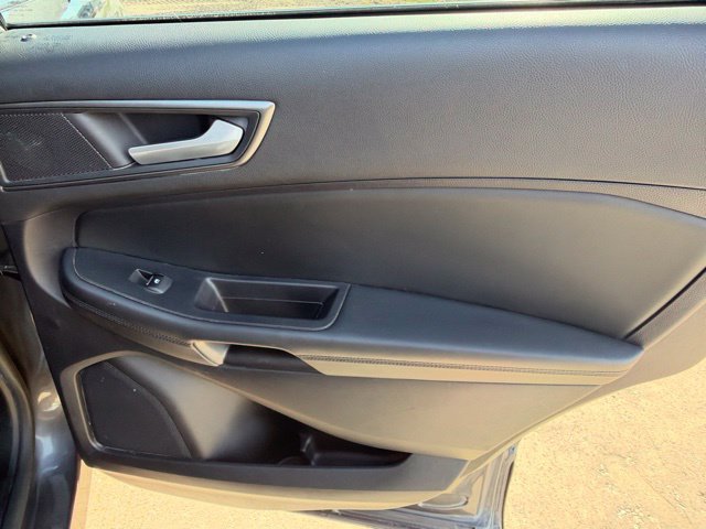 Used 2020 Ford Edge SE FWD image 35
