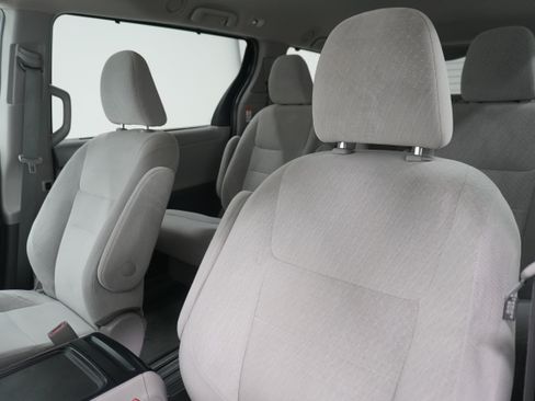Used 2015 Toyota Sienna LE FWD image 10