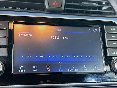 Used 2025 Nissan Versa SV FWD image 21