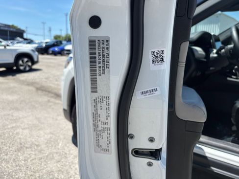 Used 2025 Jeep Compass Limited AWD/4WD image 23