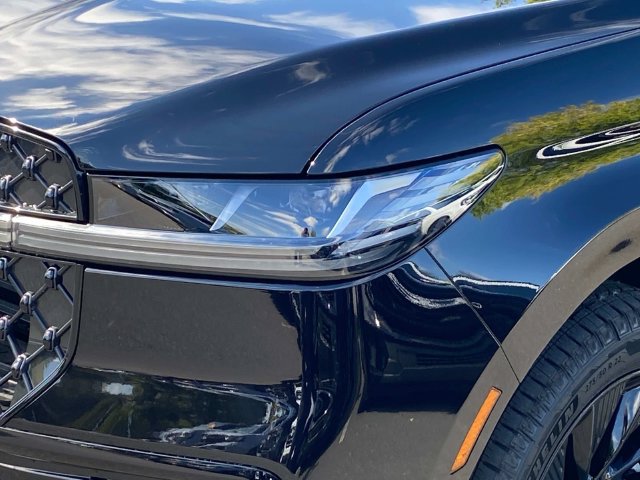 New 2027 Lincoln Navigator Reserve w/ Jet Appearance Package AWD/4WD image 4