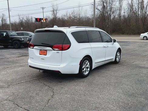 Used 2018 Chrysler Pacifica Touring-L Plus w/ Advanced Safetytec Group image 8
