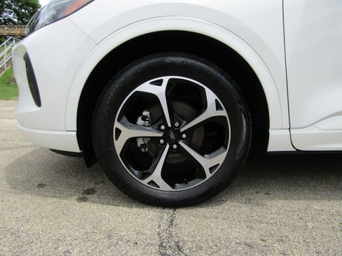 Used 2024 Ford Escape ST-Line Select w/ Tech Pack #2 AWD/4WD image 9