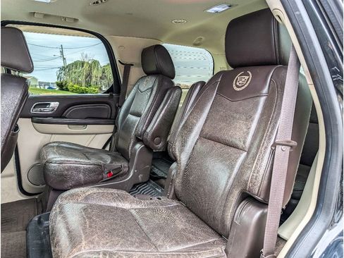 Used 2014 Cadillac Escalade Platinum image 14