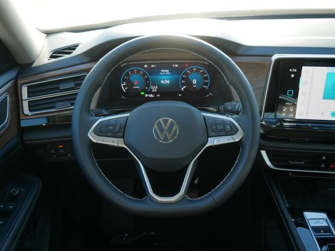 New 2026 Volkswagen Atlas SE image 12