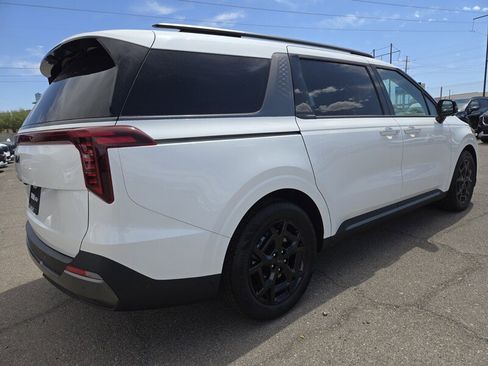 New 2025 Kia Carnival SX Prestige image 3