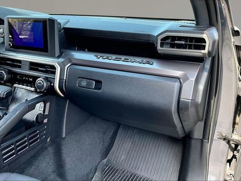 Used 2025 Toyota Tacoma SR5 AWD/4WD image 21