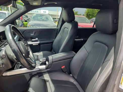 Used 2023 Mercedes-Benz GLB 250 4MATIC w/ Premium Package image 15