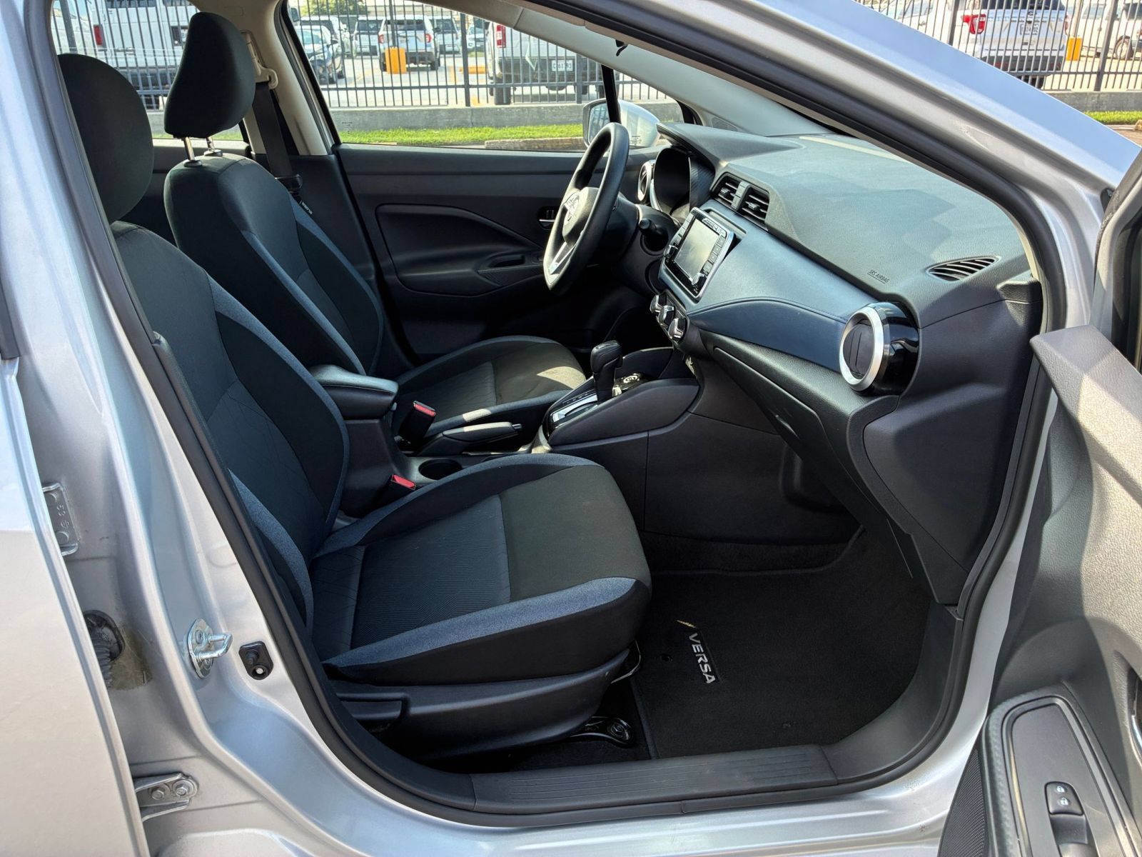 Used 2025 Nissan Versa SV FWD image 33