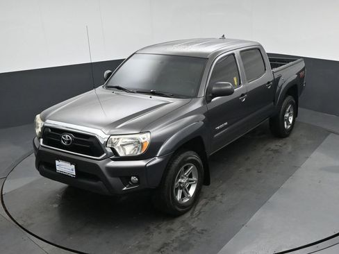 Used 2014 Toyota Tacoma Base w/ SR5 Package image 58