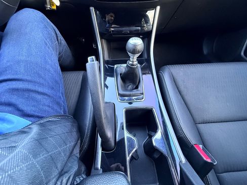 Used 2017 Honda Accord Sport image 24