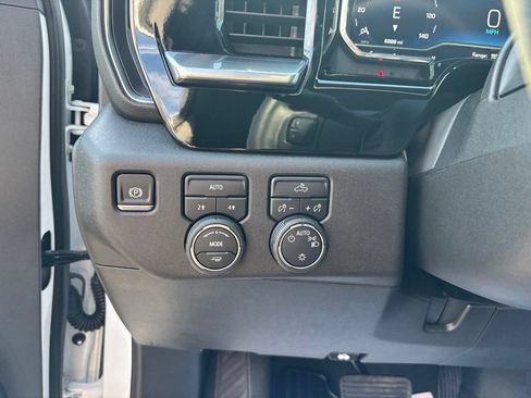 Used 2025 Chevrolet Silverado 1500 LT AWD/4WD image 17
