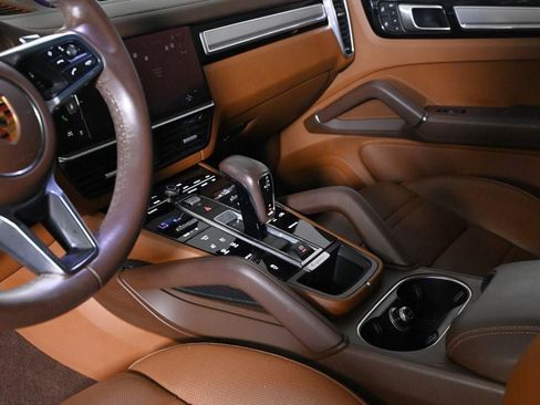 Certified 2023 Porsche Cayenne Platinum Edition AWD/4WD image 22