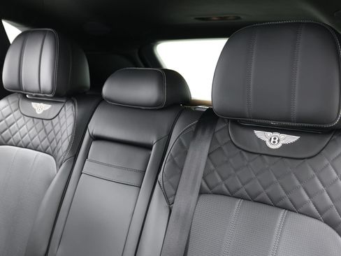 Used 2018 Bentley Bentayga AWD/4WD image 60