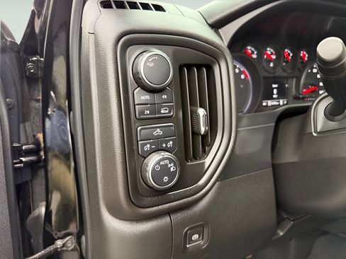 Used 2021 Chevrolet Silverado 1500 Custom AWD/4WD image 19