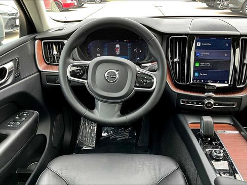 Certified 2023 Volvo XC60 B5 Plus image 5