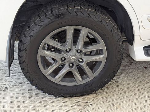 Used 2013 Lexus LX 570 4WD image 12