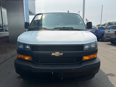 Used 2022 Chevrolet Express 2500 Extended RWD image 2