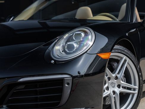 Used 2017 Porsche 911 Carrera RWD image 18