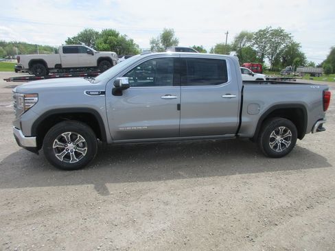 New 2026 GMC Sierra 1500 SLT AWD/4WD image 9