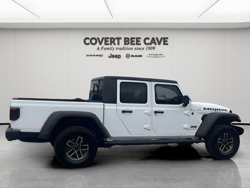 Certified 2024 Jeep Gladiator Mojave image 10