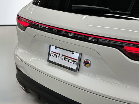 Certified 2022 Porsche Cayenne AWD/4WD image 34