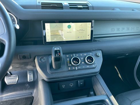 Used 2023 Land Rover Defender 110 X-Dynamic SE image 9