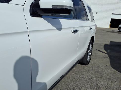 Used 2024 Ford Expedition Limited image 5