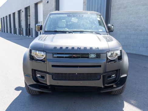 Used 2025 Land Rover Defender 110 X-Dynamic SE AWD/4WD image 2