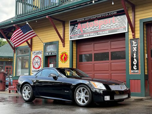 Used 2005 Cadillac XLR RWD image 3
