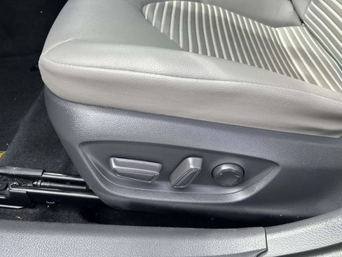 Used 2021 Toyota Camry SE FWD image 17