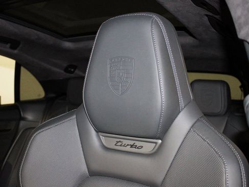 Certified 2025 Porsche Macan Turbo Electric image 18