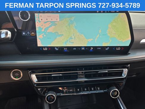 Used 2025 Chevrolet Traverse LT FWD image 26