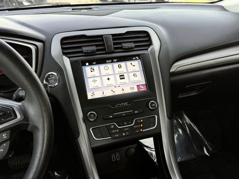 Used 2019 Ford Fusion SE FWD image 35