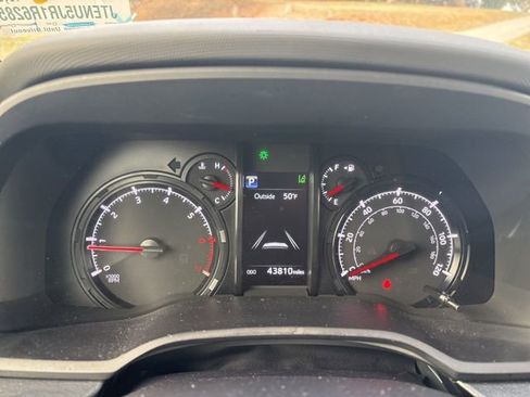Used 2024 Toyota 4Runner SR5 Premium AWD/4WD image 9