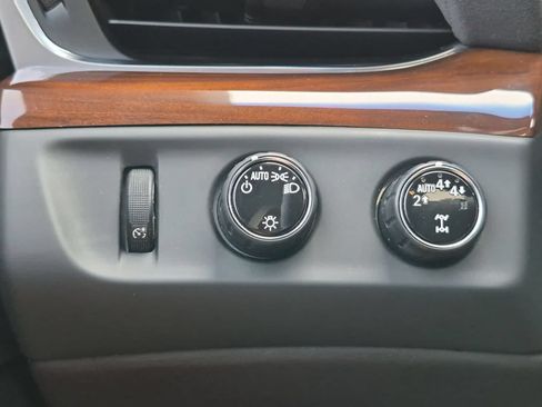 Used 2019 Cadillac Escalade Luxury w/ LPO, Radiant Package AWD/4WD image 28