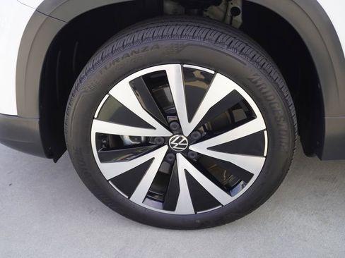 Used 2023 Volkswagen Taos SE image 23