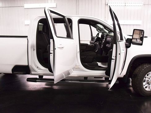 Used 2023 Chevrolet Silverado 3500 LT image 32