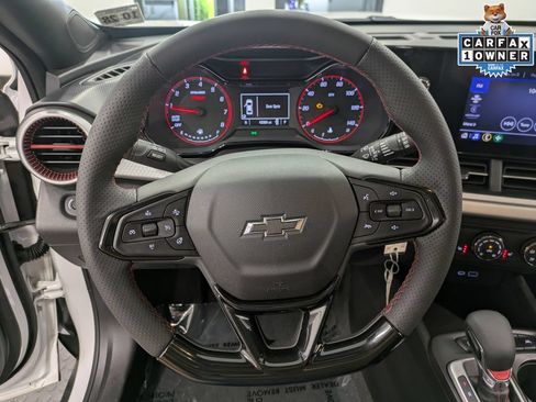 Used 2024 Chevrolet Trax RS w/ Sunroof Package FWD image 20