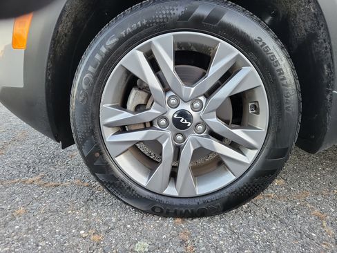 Used 2023 Kia Seltos LX image 13