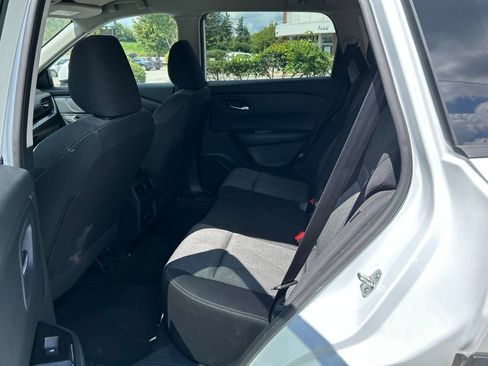 Used 2024 Nissan Rogue SV FWD image 10