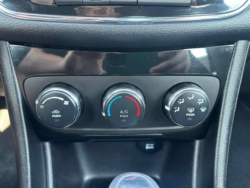 Used 2014 Chrysler 200 LX FWD image 14