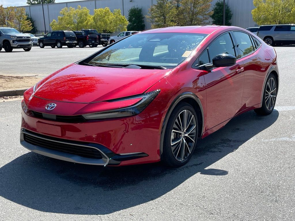 Used 2025 Toyota Prius XLE FWD image 3