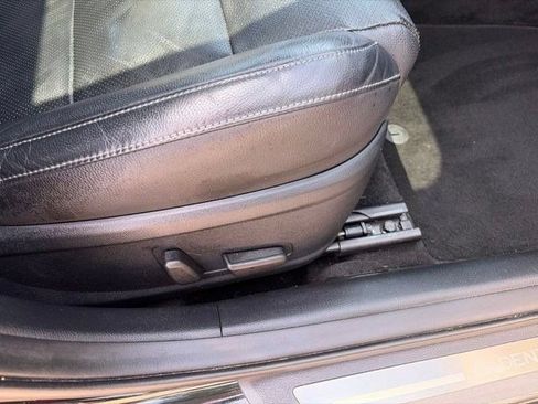 Used 2017 Kia Cadenza Premium w/ Luxury Package FWD image 41