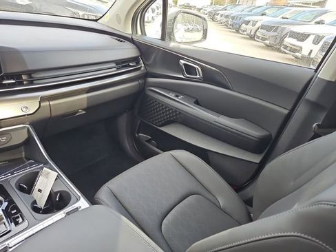 New 2026 Kia Carnival SX image 8